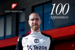 埃里克森获赠曼联生涯百场纪念球衣,贡献7球17助&合同今夏到期