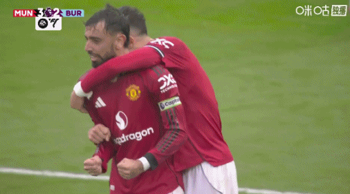 不容易!曼联3-2绝杀升班马,曼联众将激动庆祝&齐尔克泽抱阿莫林