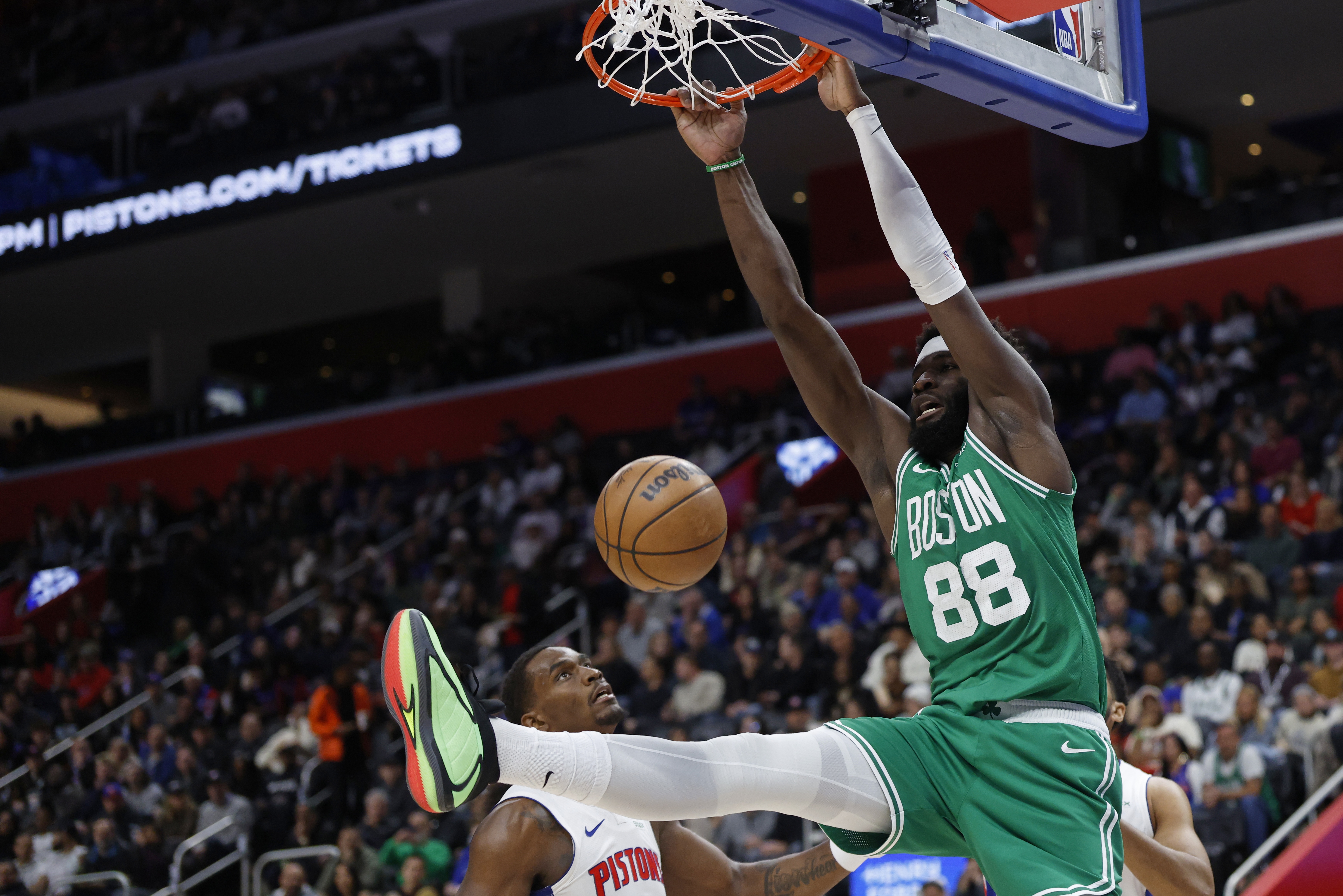 九游官网登录-明天绿军主场迎战开拓者 科塔&米诺特出战成疑