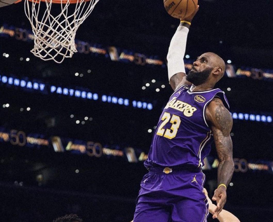 九游在线登录-超越斯托克顿,詹姆斯成为NBA历史单场助攻上双的最年长球员